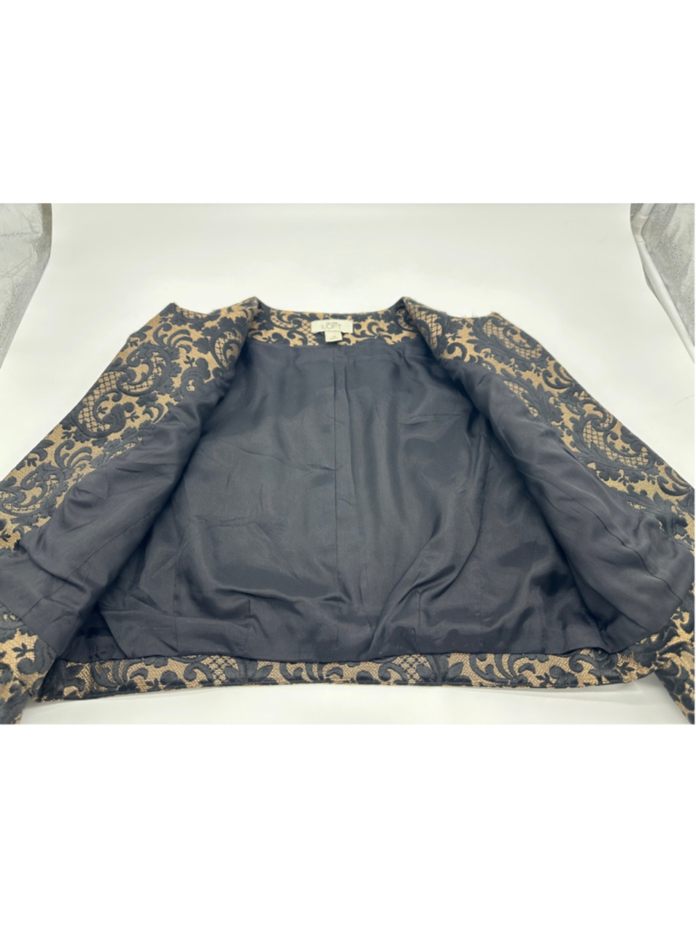 Ann Taylor LOFT Black Gold Brocade Cropped Jacket Size 12 - Picture 4 of 6